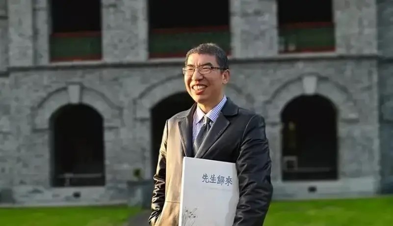 傅國湧的《金庸傳》獲公認是最好的一本金庸傳記。網圖 傅國湧的《金庸傳》獲公認是最好的一本金庸傳記。網圖