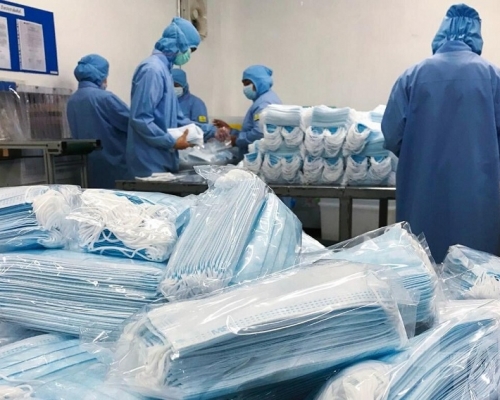 紐約市醫療物資嚴重短缺,學者呼籲特朗普取消關稅,但特朗普回應指並無理由取消關稅。資料圖片