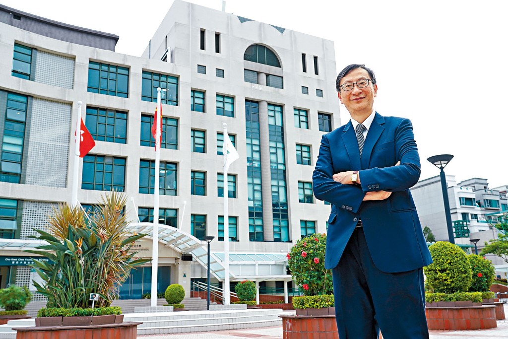 李子建表示，教師是「影響下一代的專業」，學生既然選擇投身教職，任何場合都必須謹言慎行。