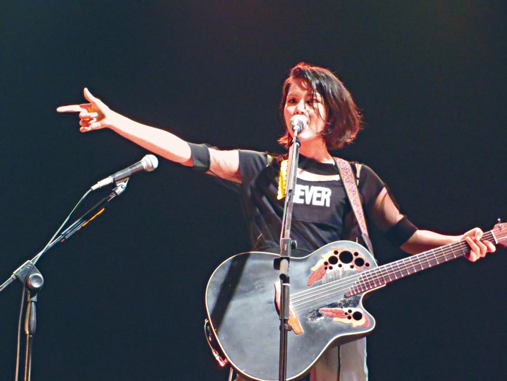 來自沖繩的女歌手Anly前晚在港開騷，大展其音樂才華。