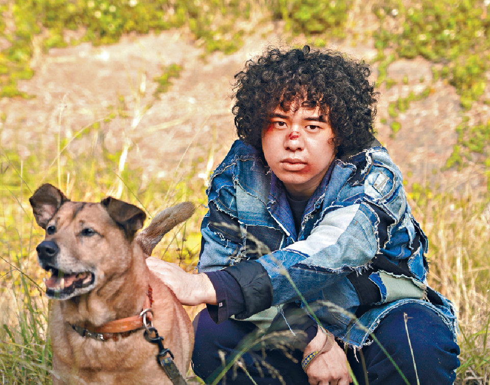 ■Mike《我不如》的MV，當時只跟狗狗做對手戲。