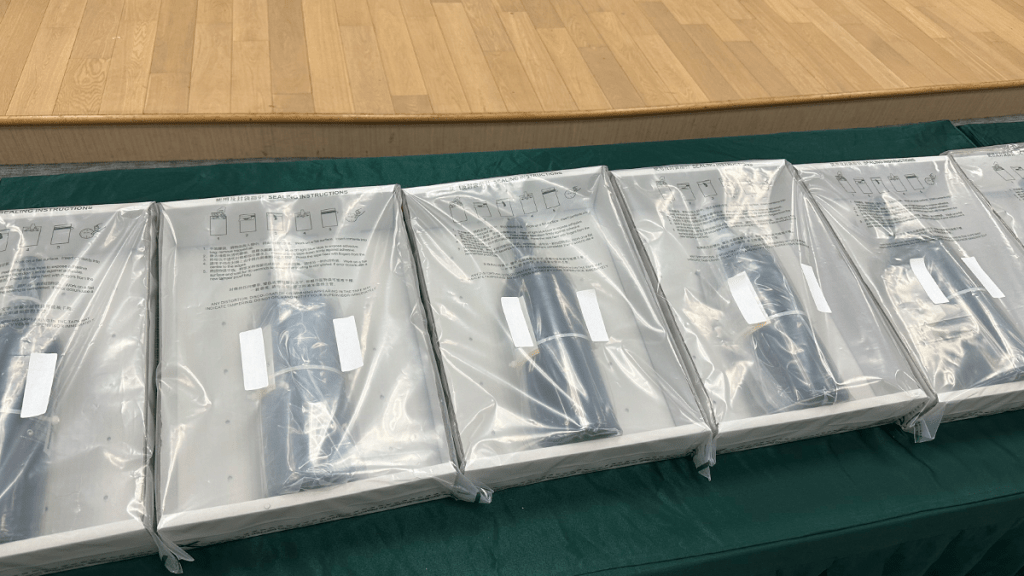海關檢獲約18公斤懷疑液態可卡因,估計市值約1800萬元。