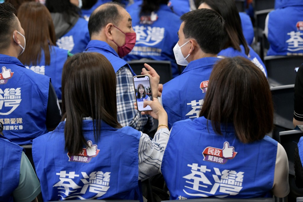 政府已按《區議會條例》,委託區議員支持關愛隊工作。資料圖片 政府已按《區議會條例》,委託區議員支持關愛隊工作。資料圖片