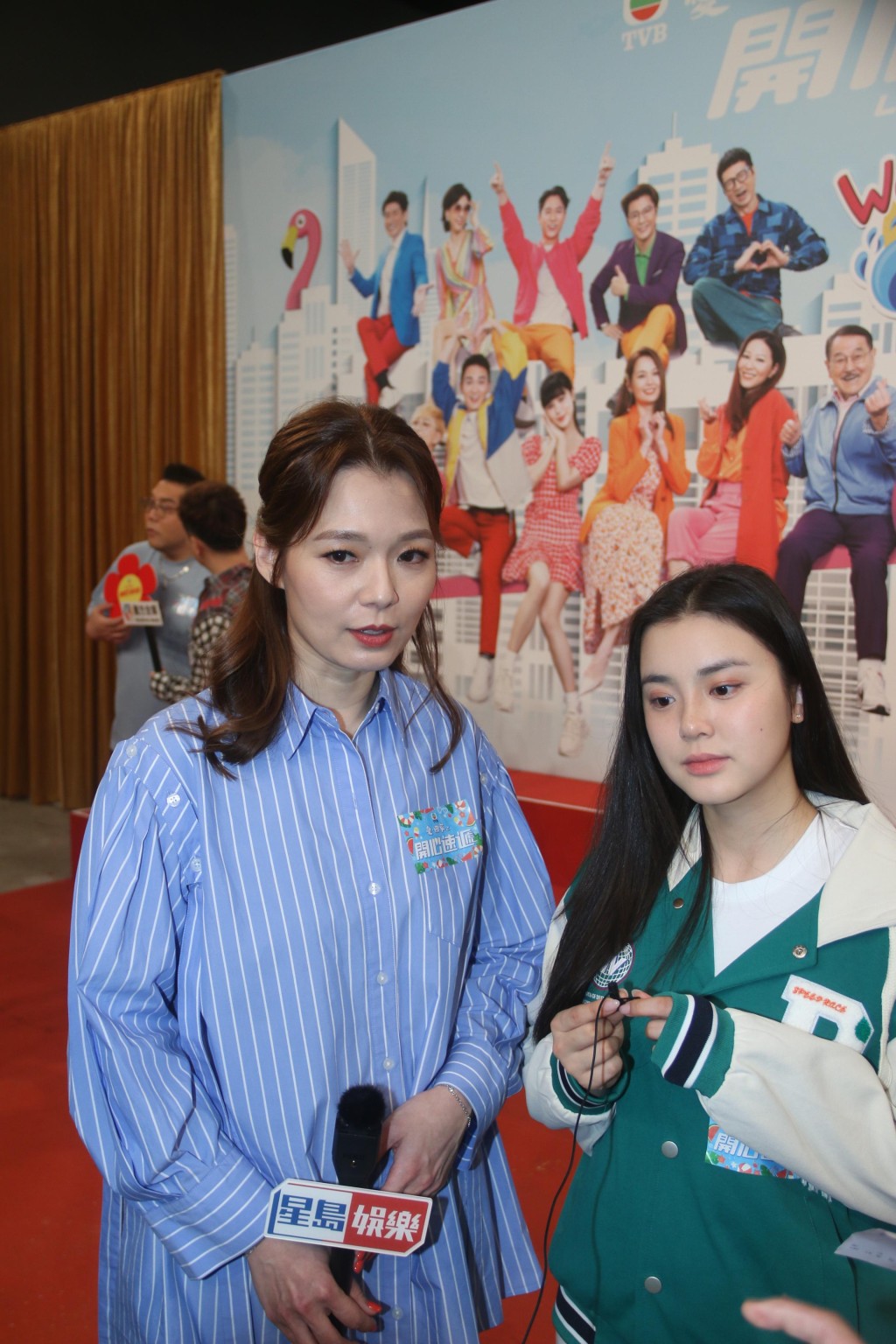 姚焯菲話向呂慧儀請教讀書心得。 姚焯菲話向呂慧儀請教讀書心得。