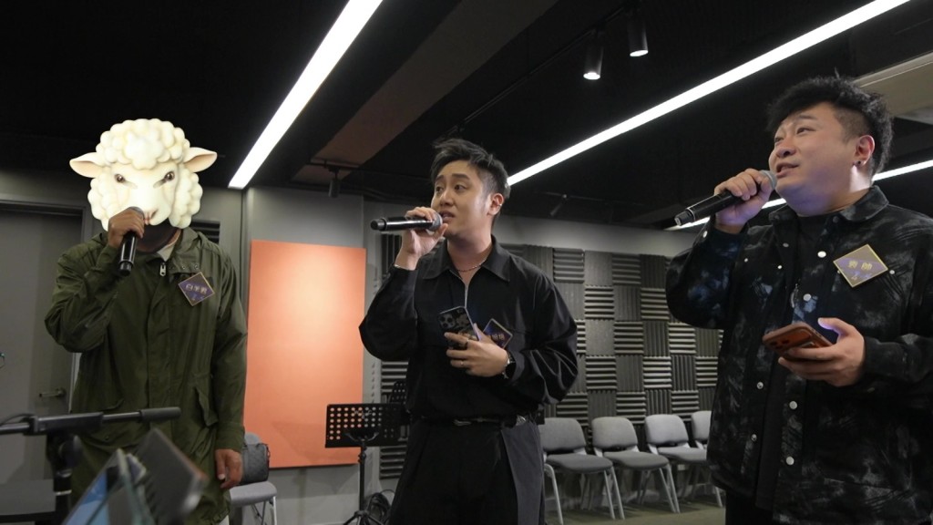 「五燈戰隊」中，成員有隊長袁帥、尤淑情、陳旭培、吳亦偉及「白羊君」，獻唱《手放開》。