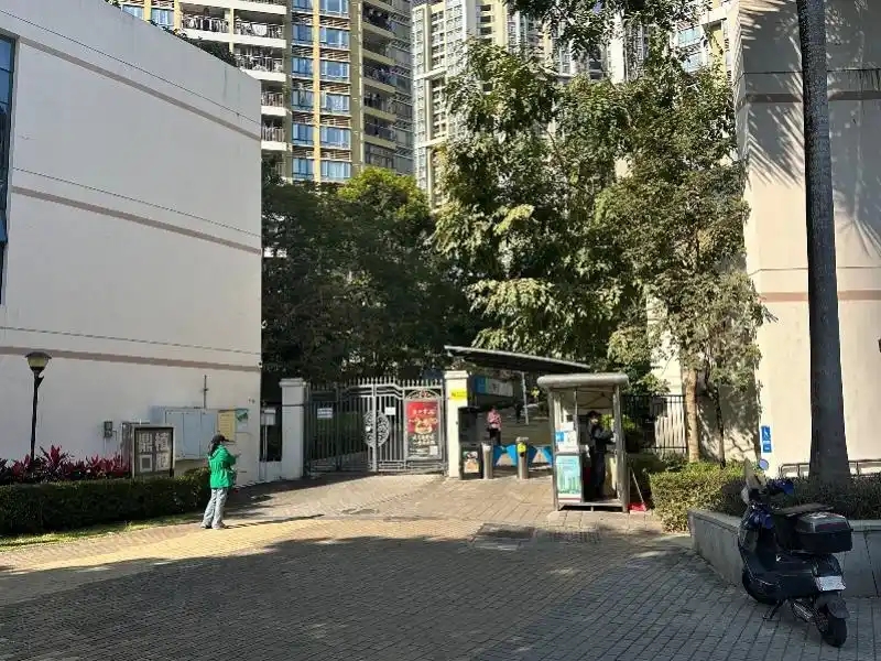 僑香村住戶反應門禁APP「親鄰開門」彈窗廣告擾民。