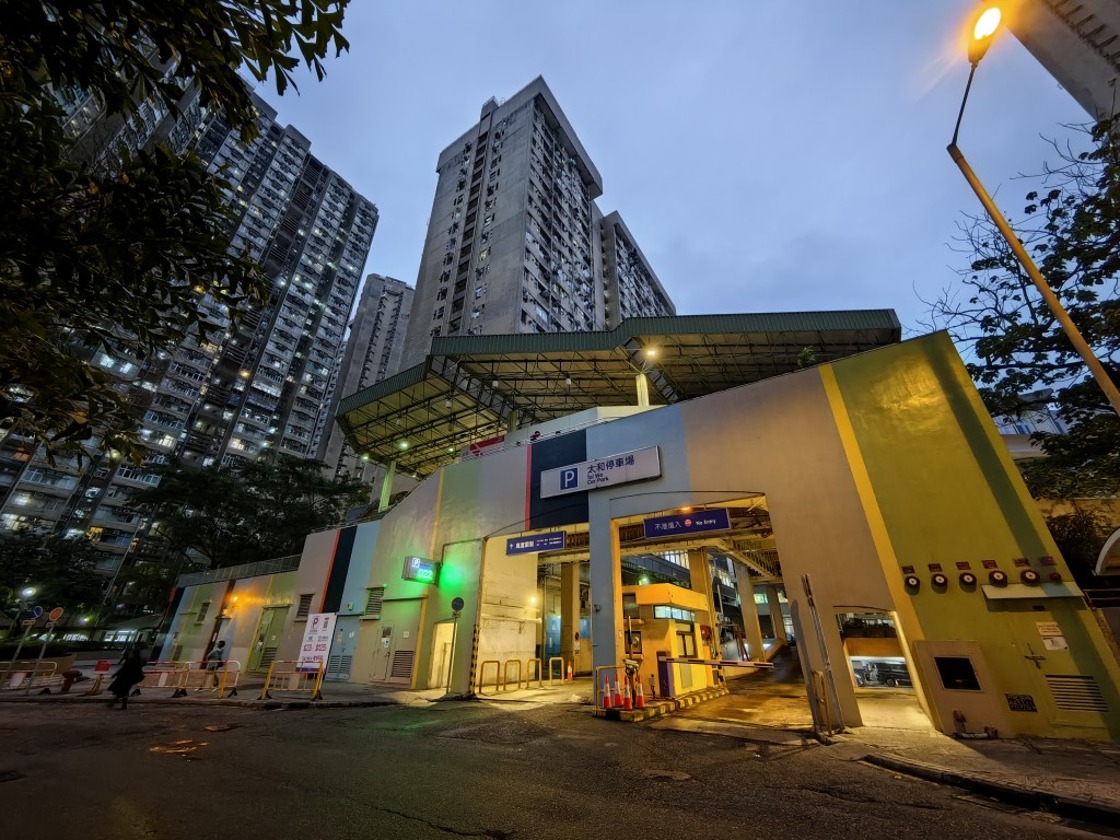 21岁男患者居于大埔太和邨，报称在屋苑内无被蚊叮。