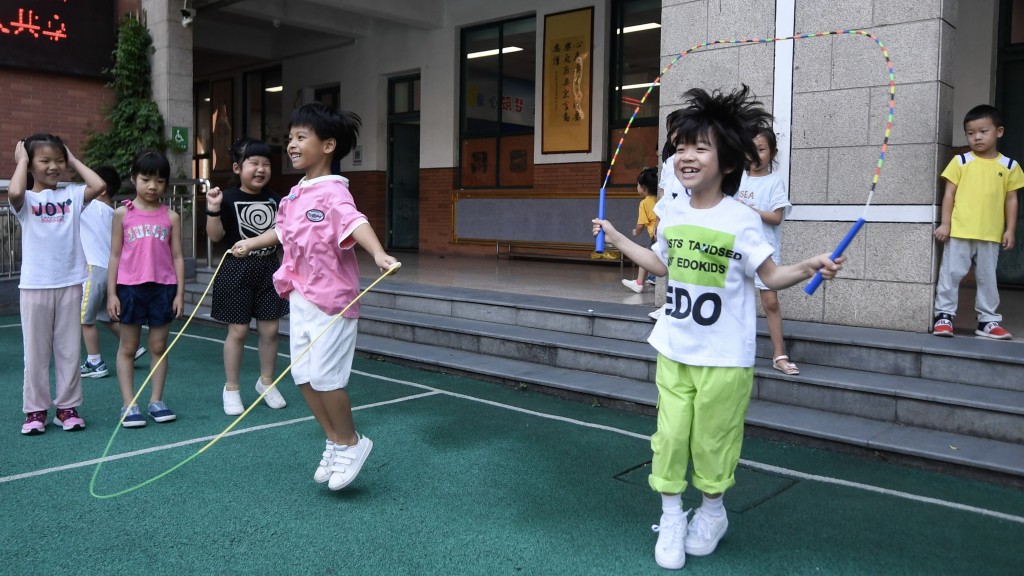 跳繩的長度、粗度，手柄的直徑、重量，給成人用和給孩子用有不同的要求。