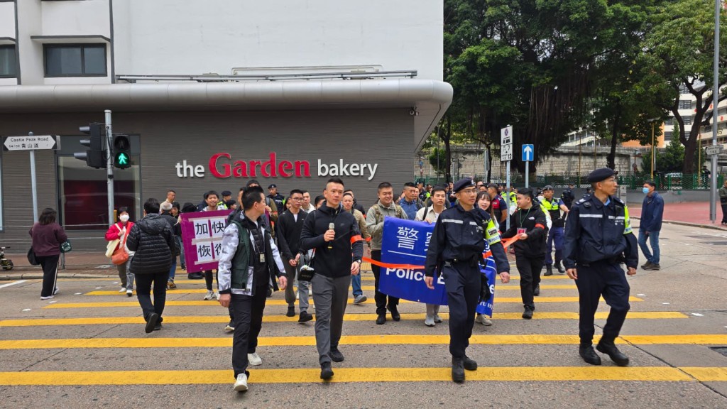 演習模擬機動部隊人員在區內執行多個公眾遊行及人群管理任務。 演習模擬機動部隊人員在區內執行多個公眾遊行及人群管理任務。