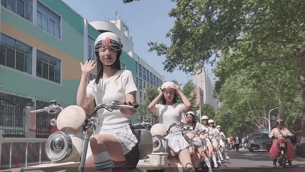 淄博文旅局澄清所谓的美少女接旅客是非官方组织，是电动车营销活动。网图