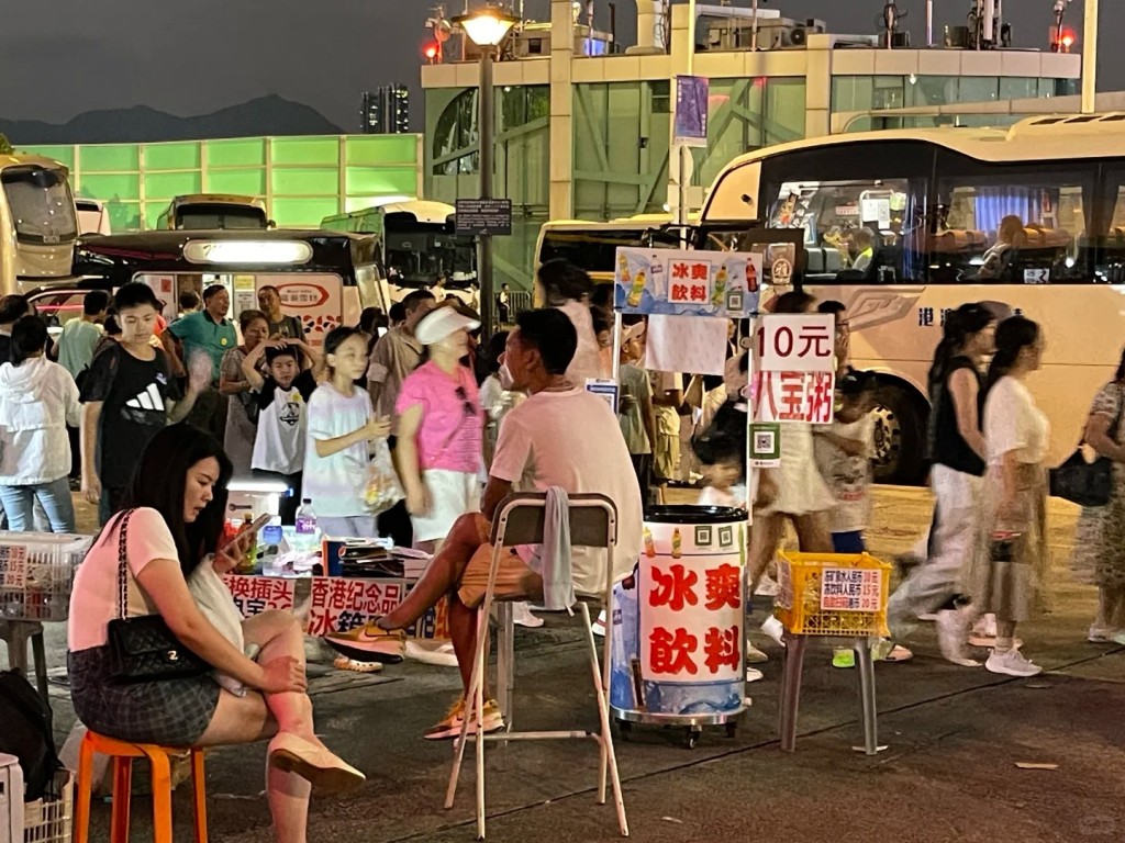 不少網民對金紫荊廣場的變遷感到驚訝。(小紅書圖片) 不少網民對金紫荊廣場的變遷感到驚訝。(小紅書圖片)