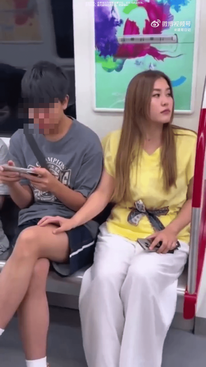 哈薩克女網紅故意摸陌生男腿，拍攝所謂「測試中國男人」的惡搞影片。