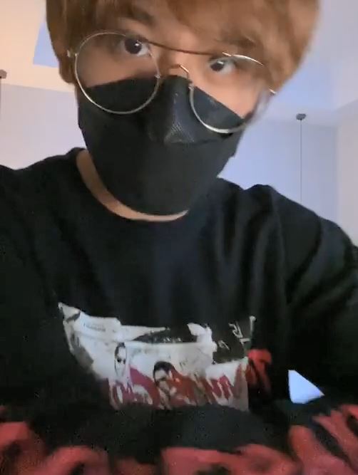 隔離第四日，姜濤開無聲Live畀經理人花姐及Mirror隊友狂寸。