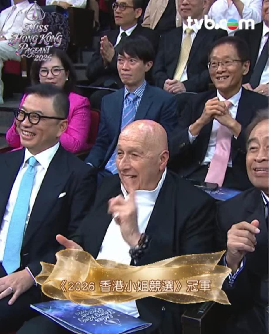 盛智文舉起1號手勢撐袁絲珩。