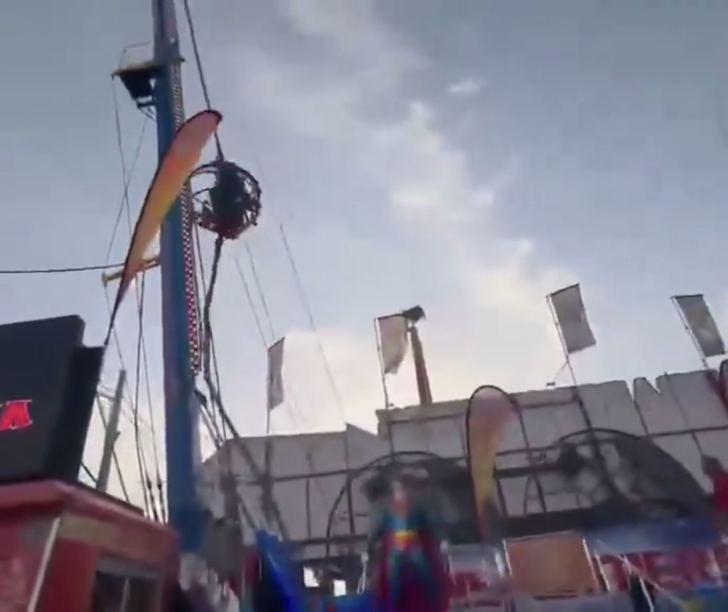 座艙失控亂飛，撞柱數下。 X@krassenstein