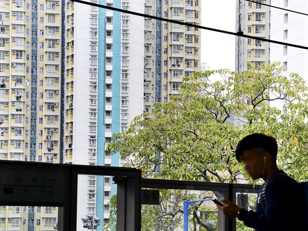 中原研究部高级联席董事杨明仪指出，截至今年9月住宅银主盘存量，只有私人住宅增加，公营房屋则维持不变。