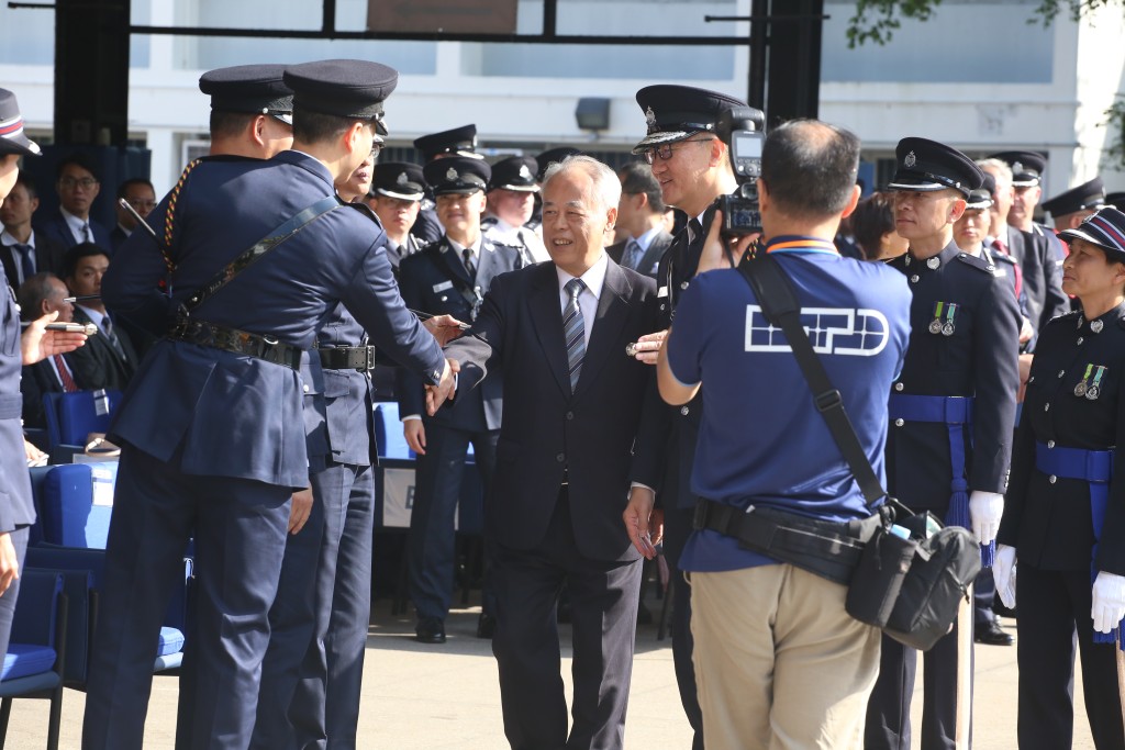 截取通讯及监察事务专员杨振权出席警察学院结业会操。刘汉权摄