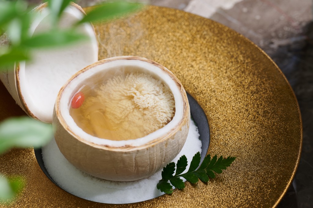 椰皇松茸燉繡球 $268/位