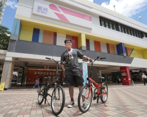 冠軍為愛民廣場參加者「愛民教主LITTLEKIM」，在5分鐘之內踩了3.3公里。領展圖片