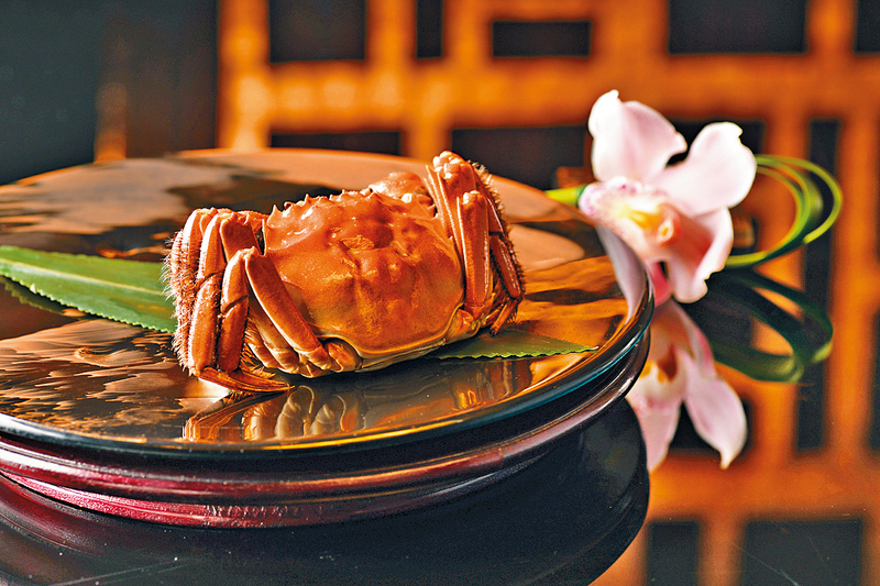 清蒸太湖大閘蟹
簡單的清蒸大閘蟹，配薑絲和黑醋，最原汁原味。