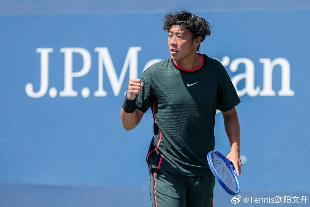 黄泽林直落两盘成功复仇岛袋将入4强。微博@Tennis欧阳文升