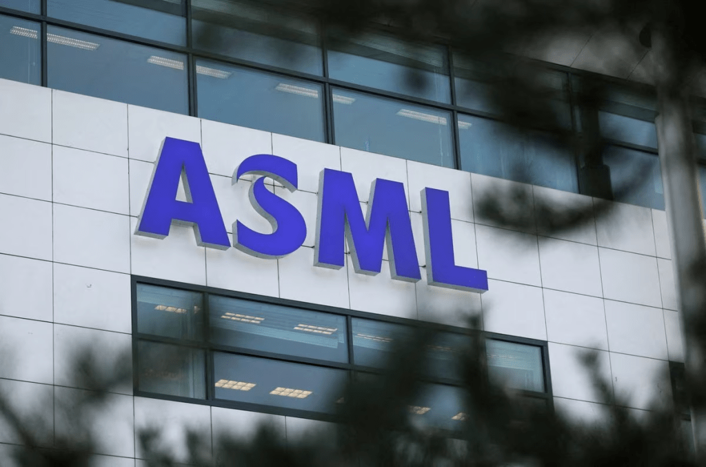 荷蘭打算限制該國產業龍頭艾司摩爾（ASML）與其他公司的某些半導體設備輸出中國。路透社
