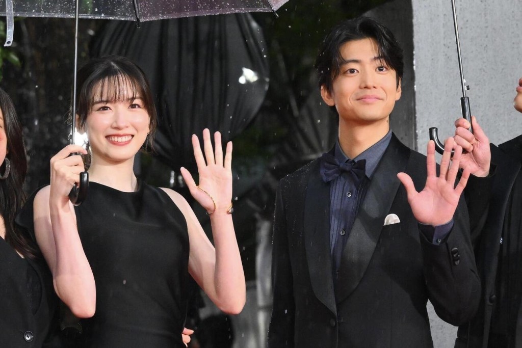 永野芽郁與伊藤健太郎現身宣傳劇集《朝日町的孃王》。 永野芽郁與伊藤健太郎現身宣傳劇集《朝日町的孃王》。