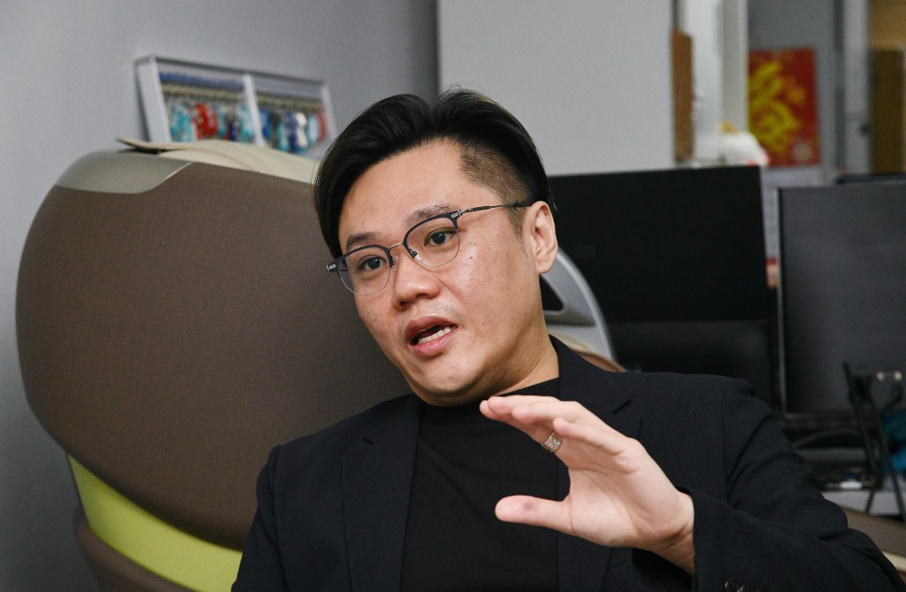 銀置地產策略總監羅靖南(Ivan Law)接受《星島頭條》訪問時直言,「銀主盤不是平貨市場,而是風險定價市場;越平的物業,越要問清楚折讓補償了甚麼風險」。 銀置地產策略總監羅靖南(Ivan Law)接受《星島頭條》訪問時直言,「銀主盤不是平貨市場,而是風險定價市場;越平的物業,越要問清楚折讓補償了甚麼風險」。