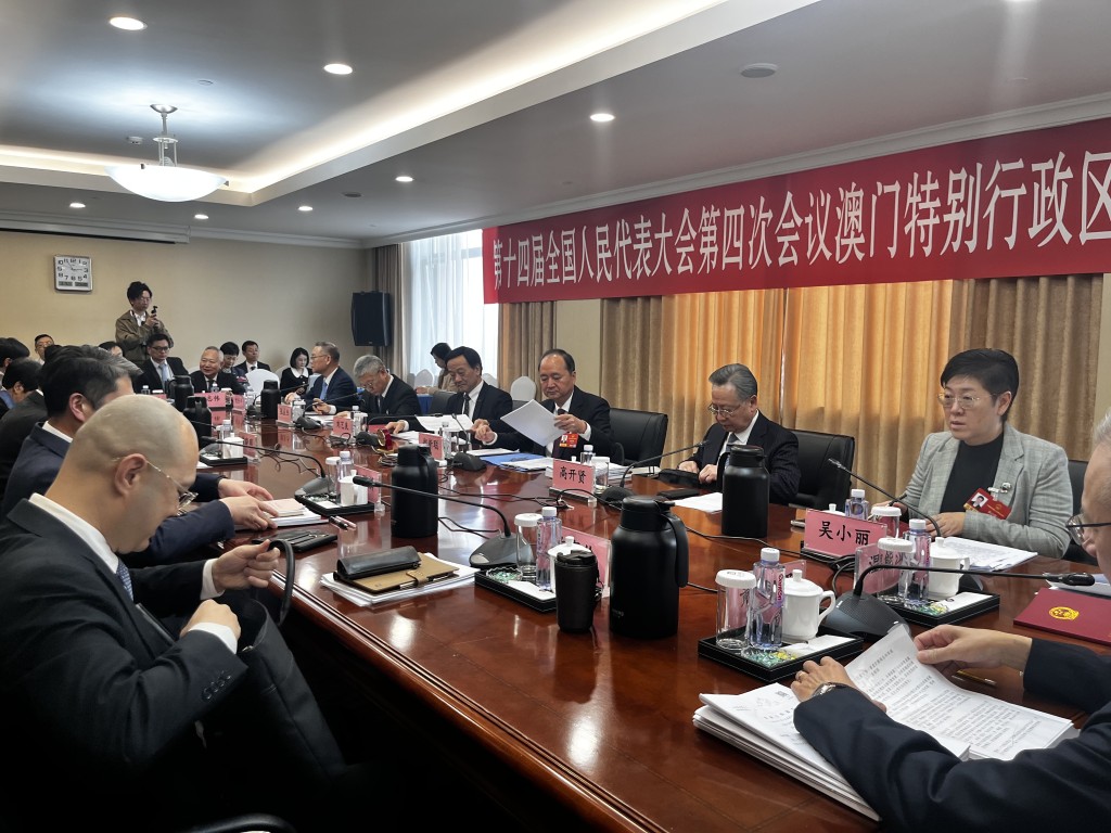 澳門人大代表團今日(7日)舉行全體會議。 澳門人大代表團今日(7日)舉行全體會議。