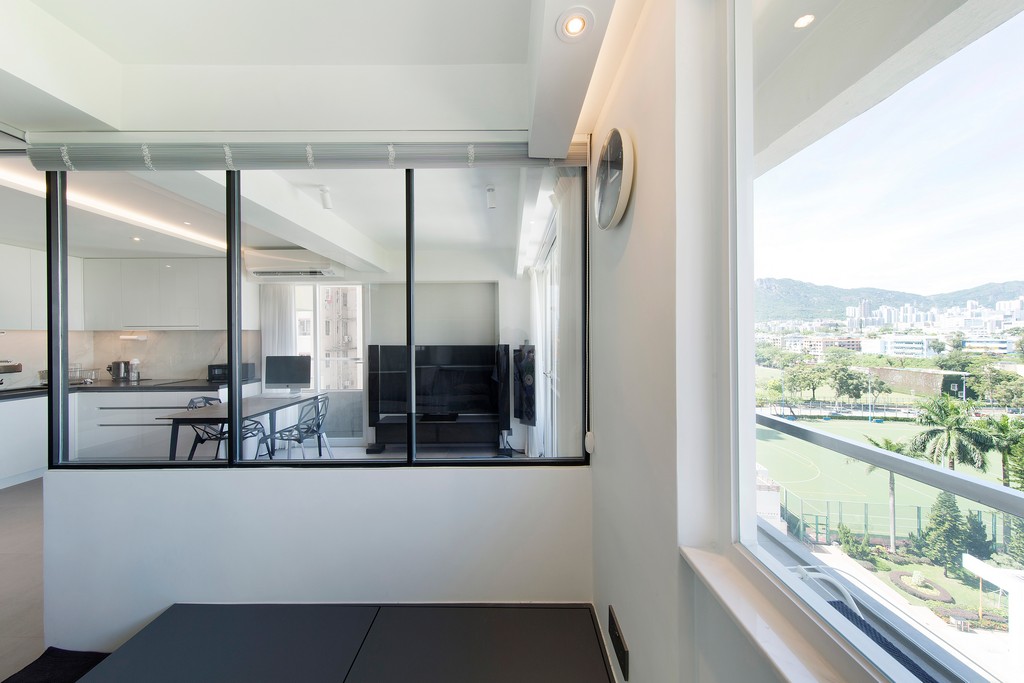 在常見間牆方式中，玻璃間隔成本最高，主要因為手工複雜且收口工序繁瑣。