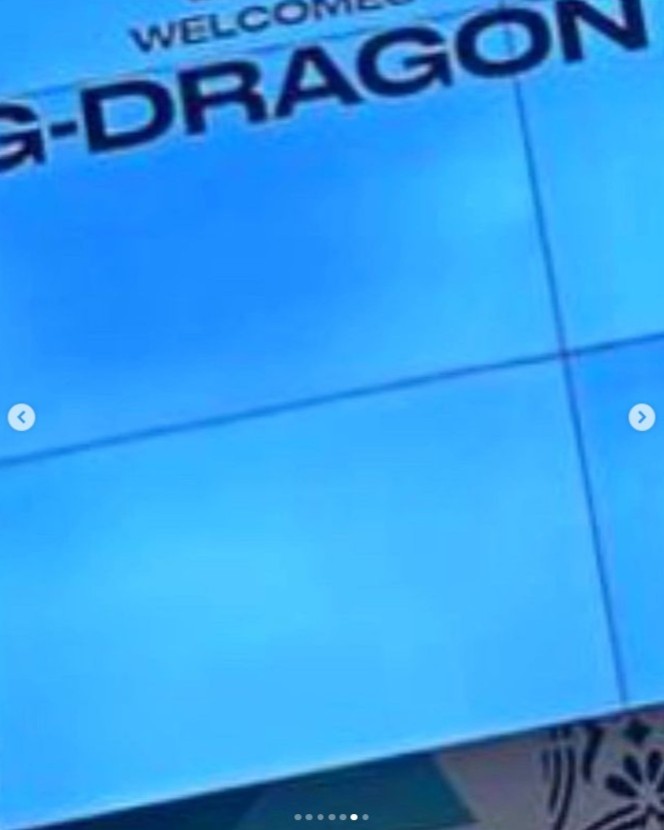 其中一张照片更有「WELCOME G-DRAGON」字眼，G-DRAGON权志龙此举被认为是正式宣布离巢YG。