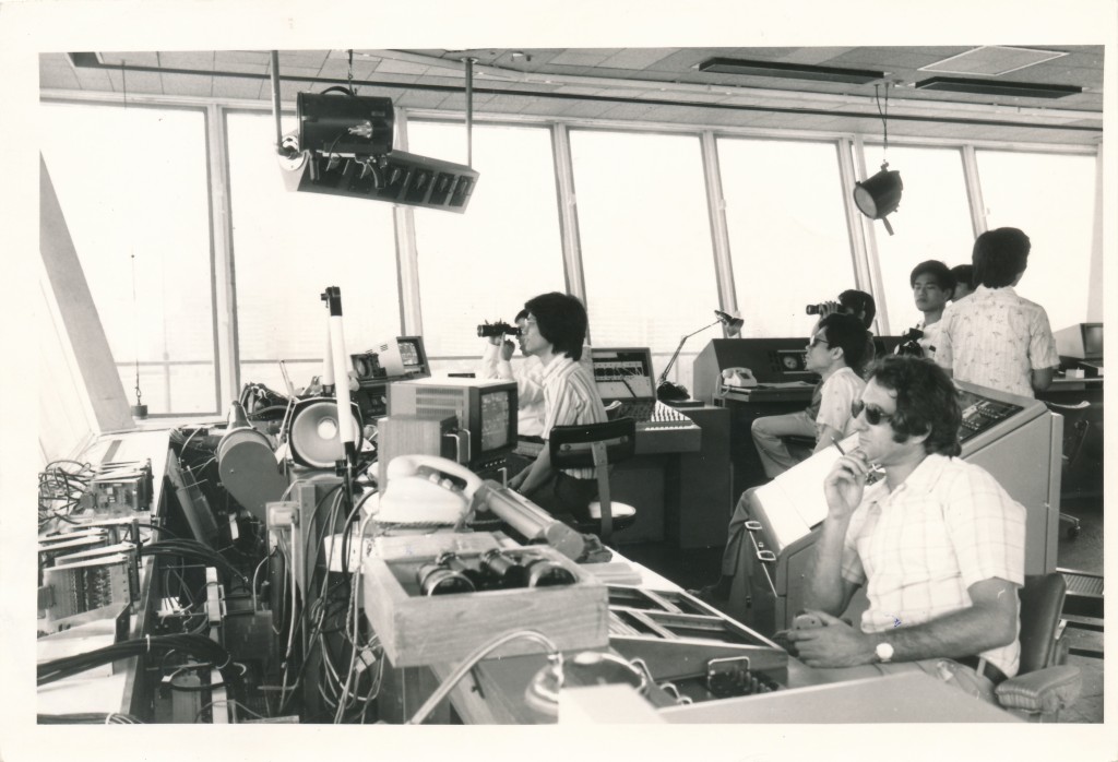 1979年啟德機場的控制塔設於客運大樓頂層最高位置，可俯瞰整個機場停機坪及跑道的情況。資料圖片