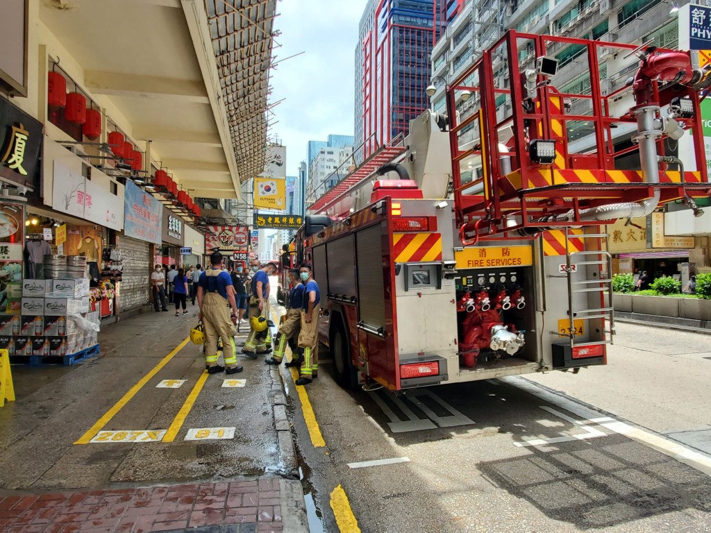 消防到場將火警救熄。