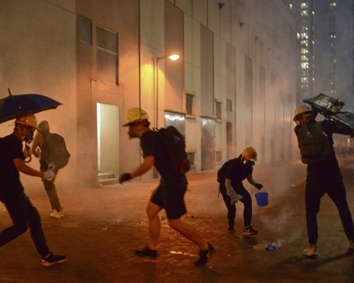 去年8月5日有人包圍天水圍警署。資料圖片