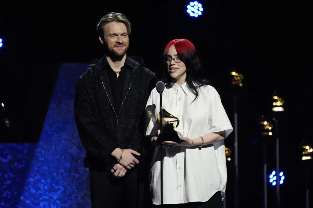 Billie Eilish与哥哥Finneas赢得年度歌曲及视觉媒体歌曲