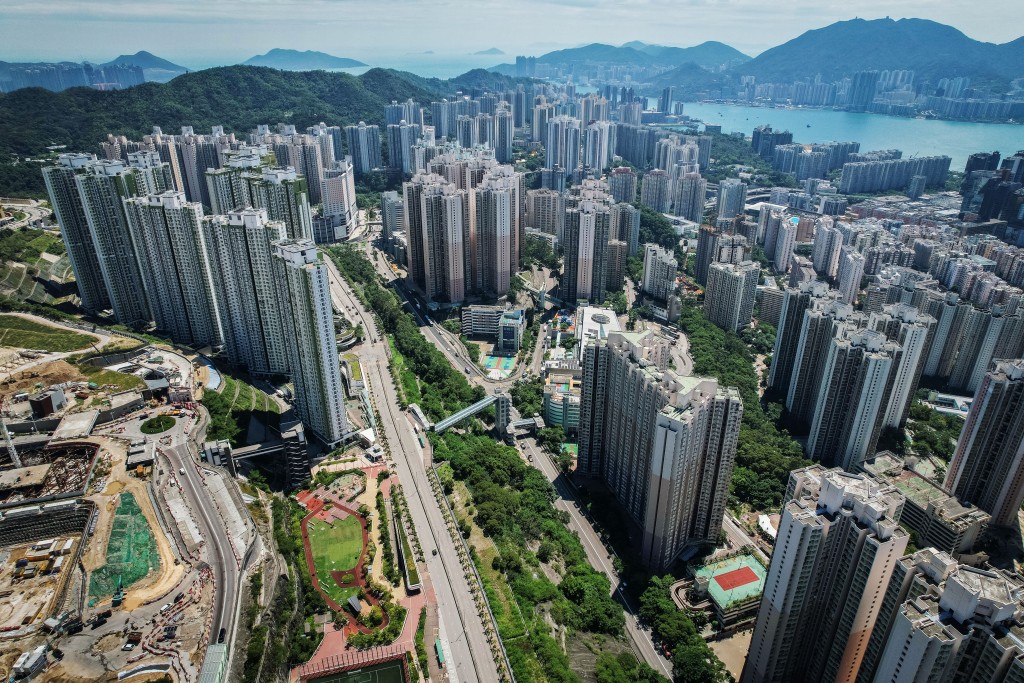 何永賢重申,特首政策方針明確,有信心在2026/27年度將公屋綜合輪候時間降至約4.5年。資料圖片 何永賢重申,特首政策方針明確,有信心在2026/27年度將公屋綜合輪候時間降至約4.5年。資料圖片