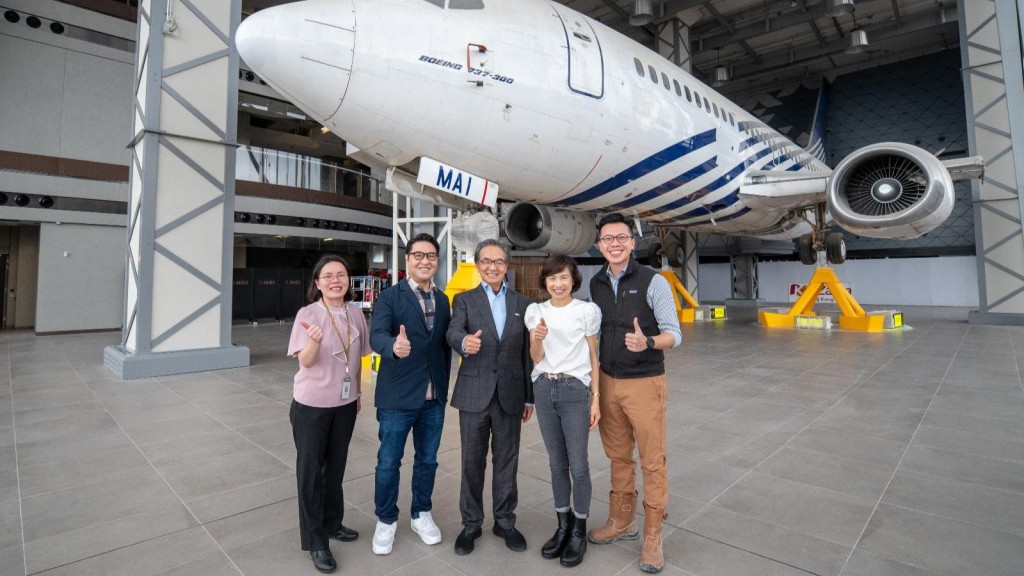 機管局主席蘇澤光(中)了解機場全新策略發展設施,到訪菜鳥智慧港及11 SKIES。