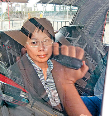 ■梁淑貞昨凌晨在機場被廉署人員拘捕。