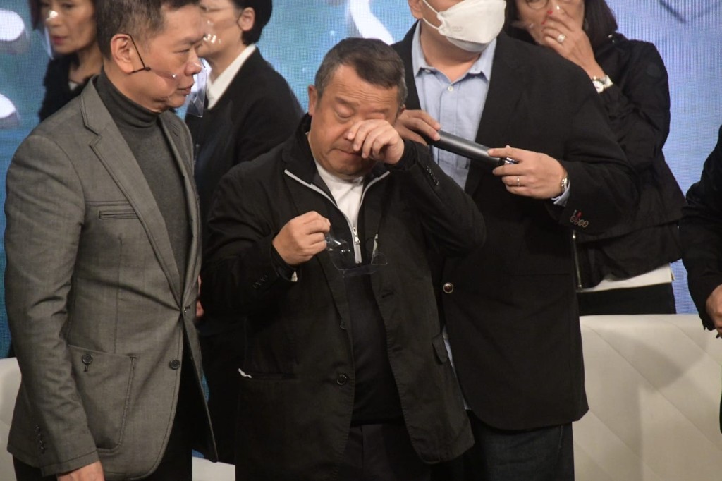 談及與達哥的往事,志偉也感觸落淚。