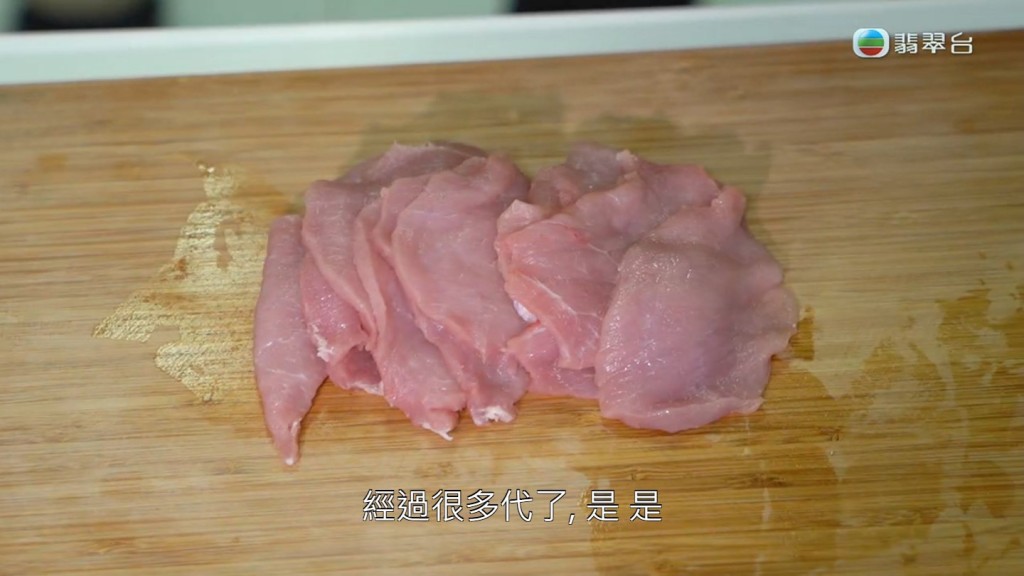 邓达智称“炖猪肉汁”有助补充体力。