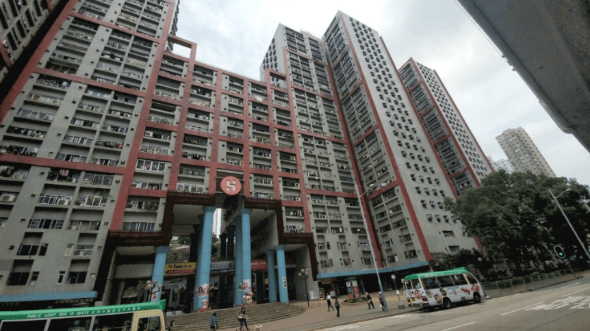 牛頭角七旬婦遭箍頸搶4萬元金鏈  兒子衝出走廊制服疑犯。