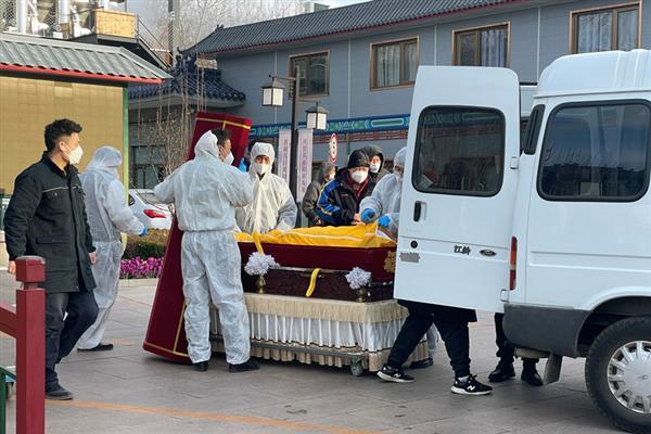 北京的殯儀館,近日多了市民來處理親人後事。