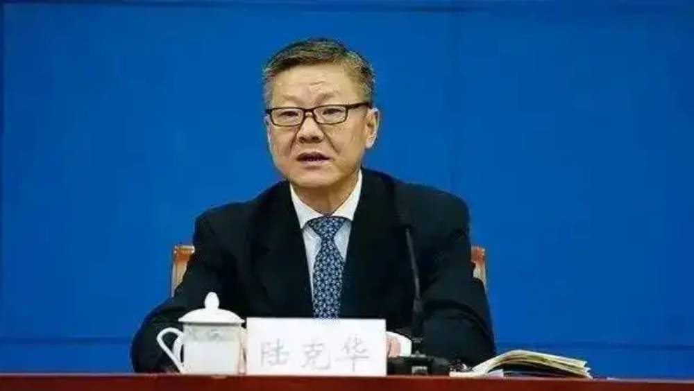 重慶政法委原書記陸克華被決定逮捕。