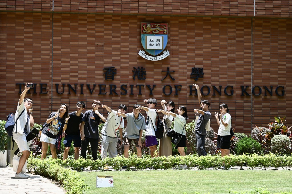 畢業後選擇留港就業的「一隻手都數得完，寥寥無幾」。