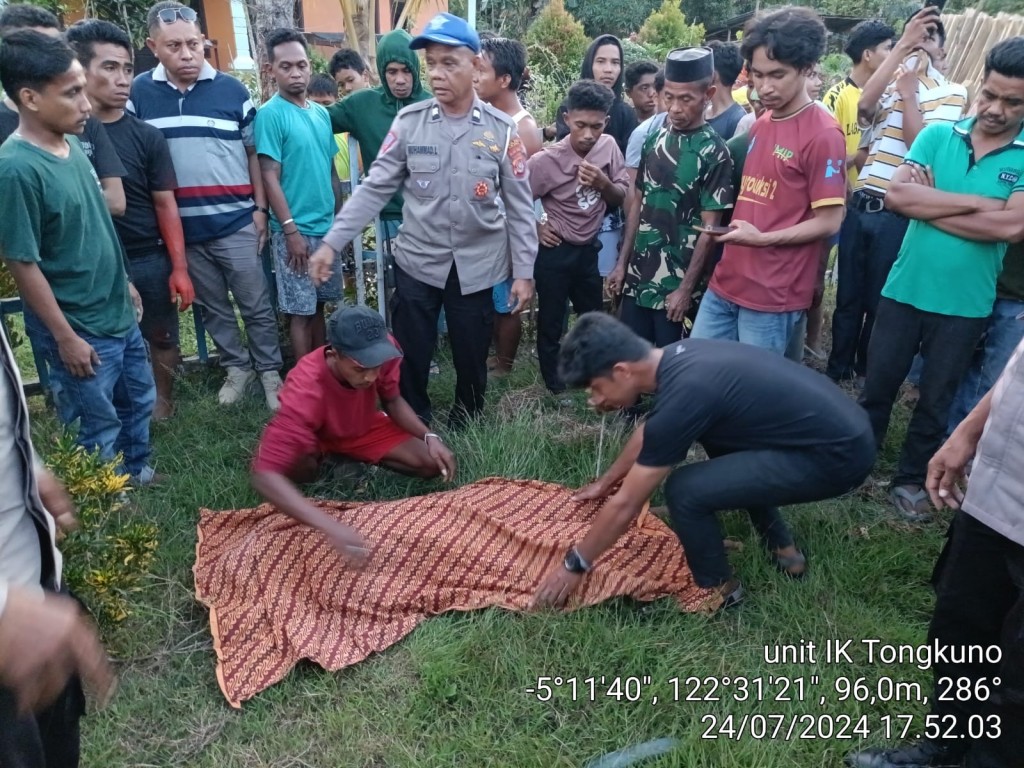 遇害者被狂桶15刀。 印尼警方