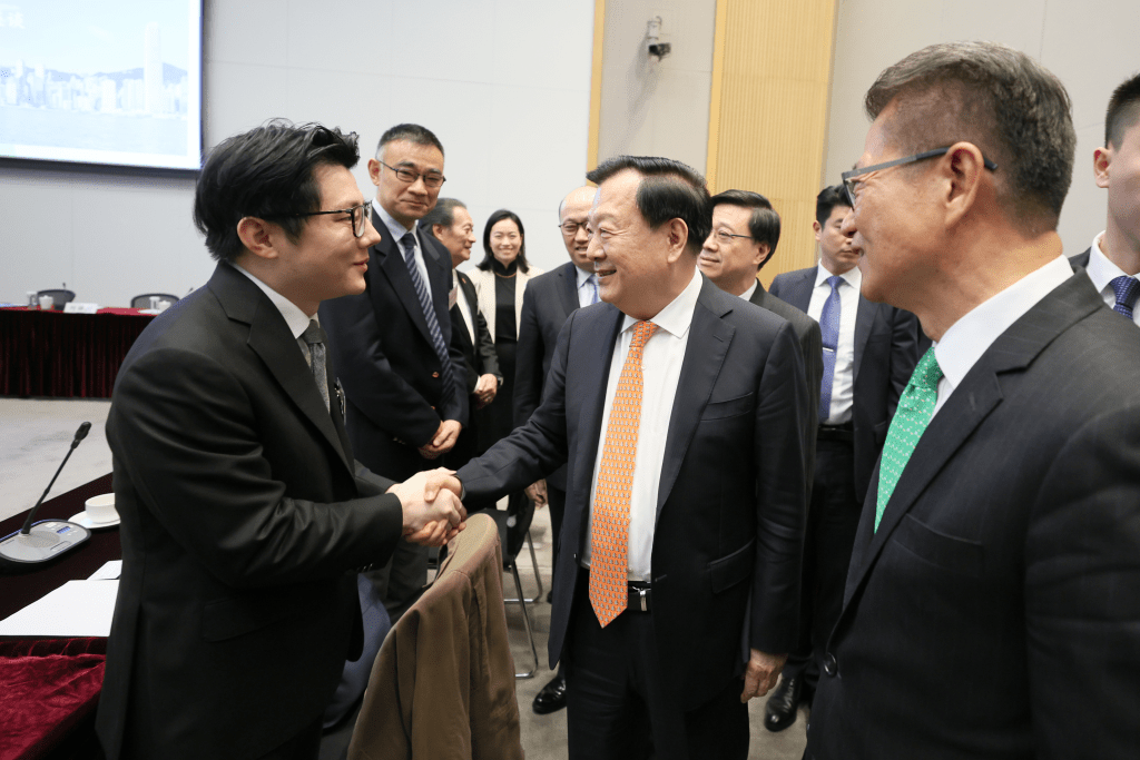 夏寶龍與香港金融界代表人士座談。港澳辦網站圖片