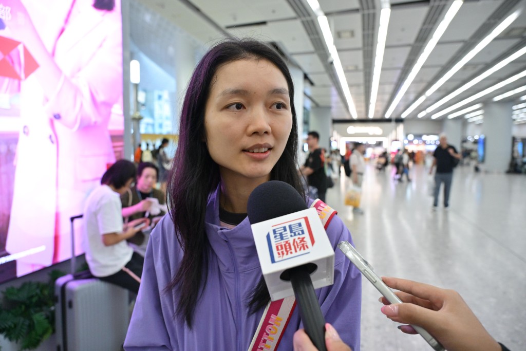 深圳旅客黃小姐一家三口來港4天，她表示，主要行程為迪士尼樂園和東涌購物中心。
