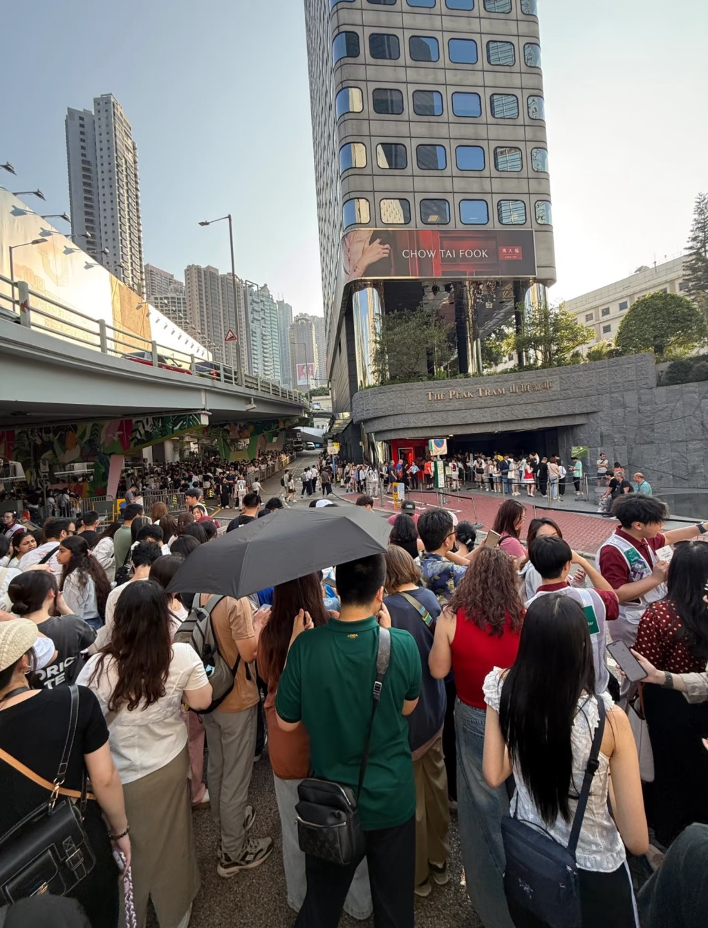 大批遊客乘坐纜車上太平山。小紅書圖片 大批遊客乘坐纜車上太平山。小紅書圖片