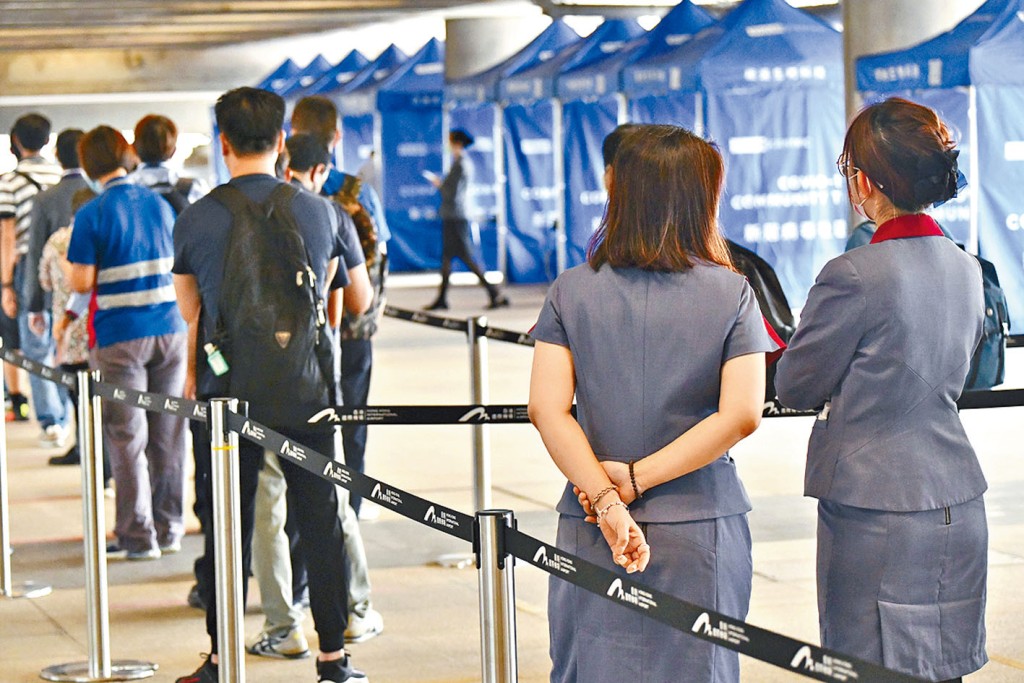 ■中招男地勤與三印傭於同日到過機場採樣中心。