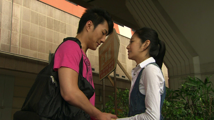蔡淇俊在《同事三分亲》与陈自瑶演情侣。